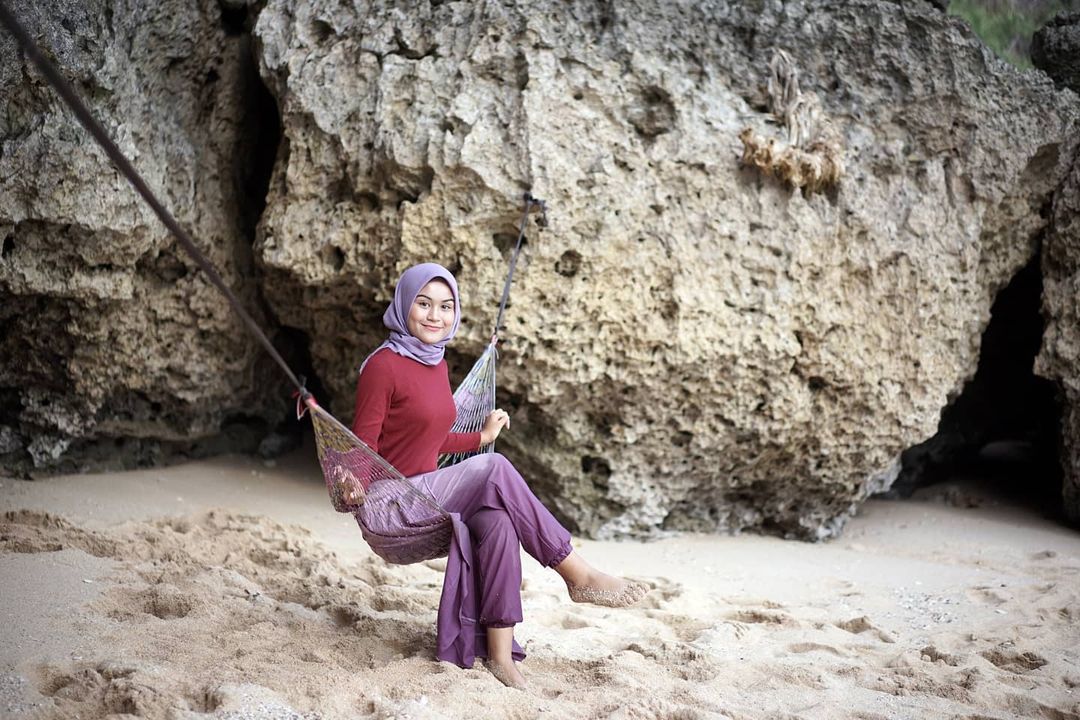 Keindahan Pantai Widodaren Keindahan Pantai Widodaren